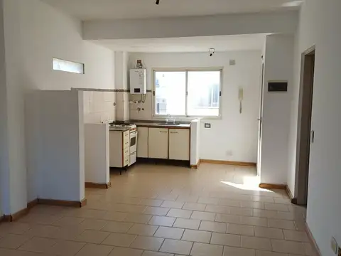 SE ALQUILA HERMOSO MONOAMBIENTE AMPLIO Y SUPER LUMINOSO A 2 cuadras de av rvia CUADRA DE RVIA