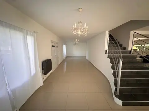 Casa 4 ambientes con 3 baños