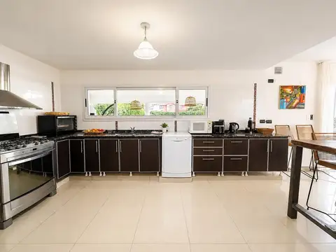Casa en Venta con 4 cocheras