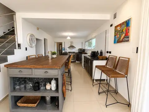 Casa 4 ambientes con 3 baños
