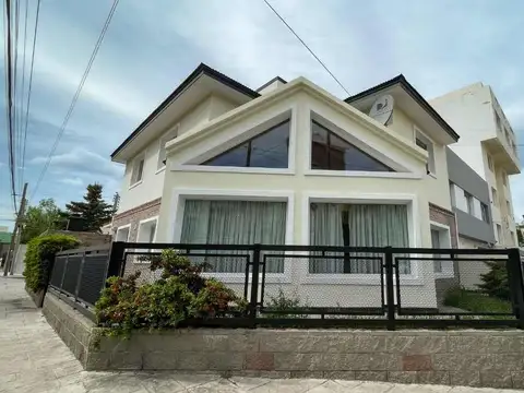 CASA 3 HABITACIONES BARRIO ROCA