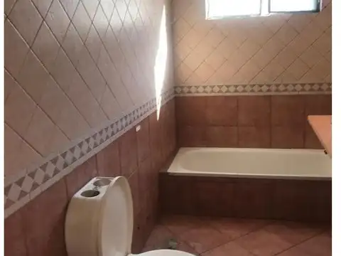 Oportunidad para uso comercial galpon 5 ambientes