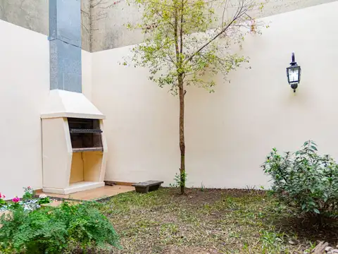 Departamento en venta en Almagro con precioso patio en PB