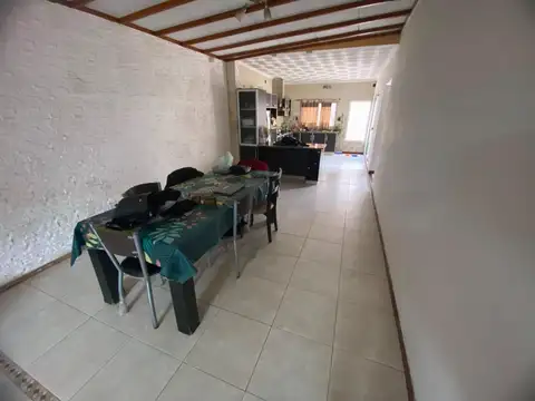 Casa 3 ambientes con 2 baños