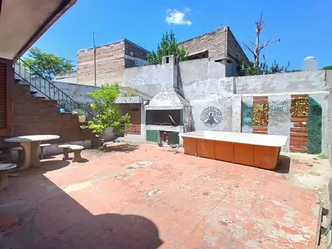 VENTA/PERMUTA - Casa 3 dormitorios, cochera, dos patios - Barrio Matheu, Rosario