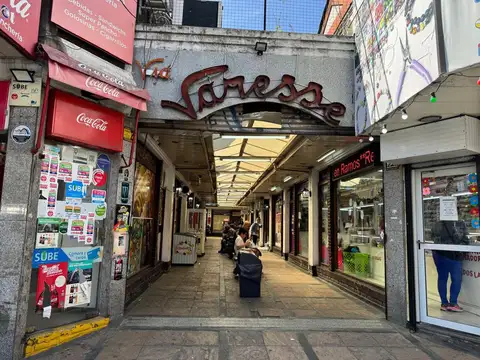 Muy Lindo Local en Venta   Galería Vía Varesse    Ramos Mejía Centro