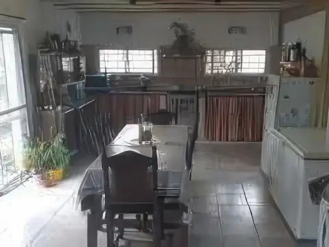 Casa 4 ambientes con 1 baño