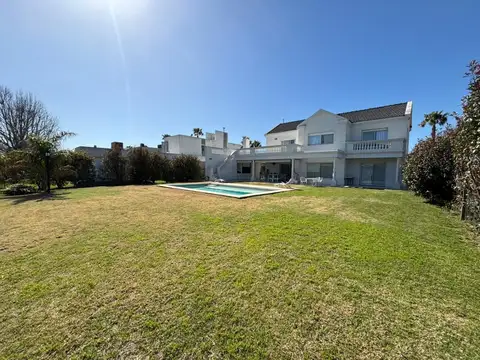 Avenida Fuerza Aérea  al 4200