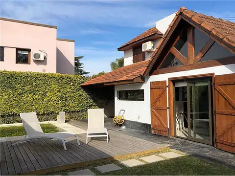VENTA CASA 4 DORMITORIOS CON PATIO Y PILETA
