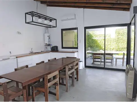 VENTA CASA 4 DORMITORIOS CON PATIO Y PILETA