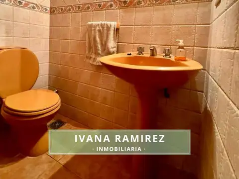 Casa 5 ambientes con 4 baños