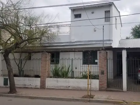 Venta Casa 4 dorm Villa Allende patio y terraza