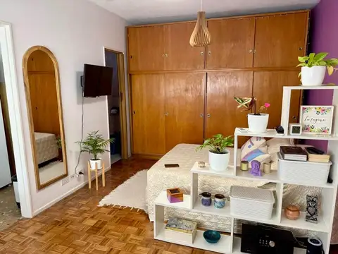 Monoambiente con Cocina Separada. a m de Av y Estación