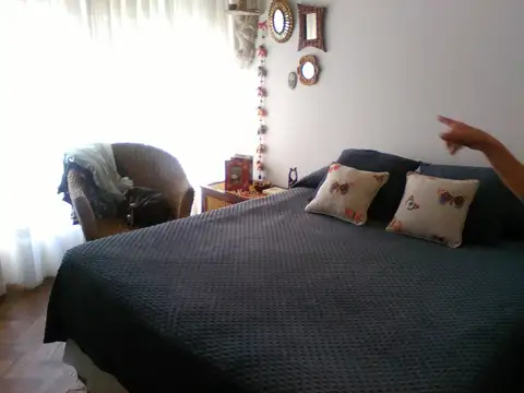 MAGNIFICA CASA DE CUATRO AMBIENTES , PRIMER PISO CON ESCALERA, QUILMES OESTE CENTRO.