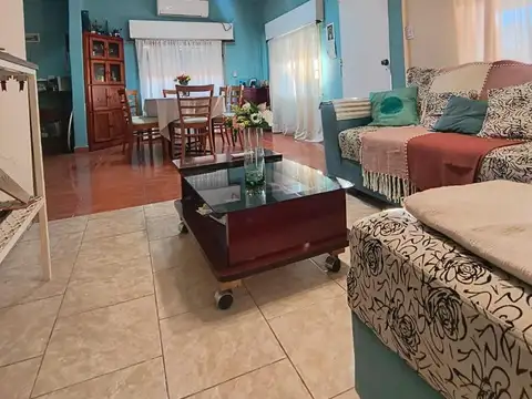 Casa 5 ambientes con 2 baños