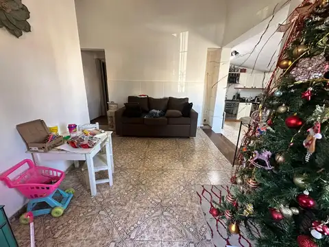 Casa 13 ambientes con 3 baños