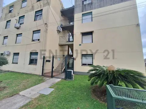 Venta Departamento 2 ambiente en 2°piso con Cochera, Barrio Viplastic, Longchamps.