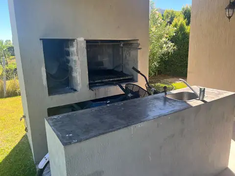 Casa en venta con pileta en San Eduardo Pilar del Este