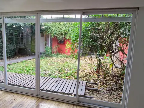 Casa PH en alquiler con jardin Olivos Vte Lopez c/cochera