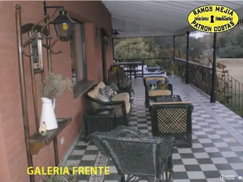 Casa en Venta con 2 cocheras