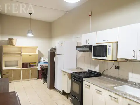Venta PH 2 ambientes con patio en Sarandi