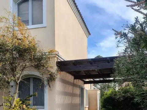 Casa en Alquiler de 4 dormitorios