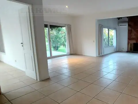 3 DORMITORIOS, ESCRITORIO y AREA de SERVICIO.