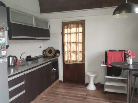 Casa 5 ambientes con 1 baño