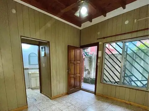 Casa en venta - 1 Dormitorio 1 Baño - Lanús