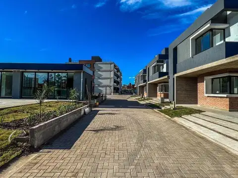 RIVERA NORTE - DUPLEX 3 DORM A ESTRENAR - SEGURIDAD
