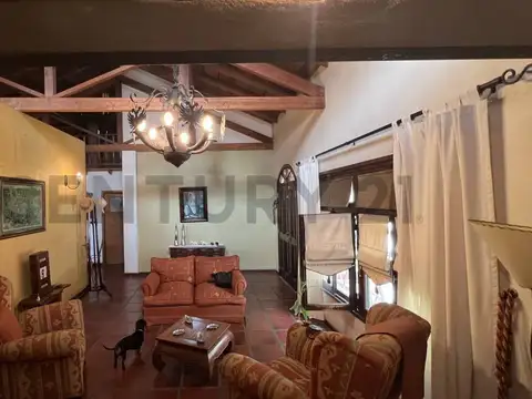 Casa en Venta con 2 cocheras