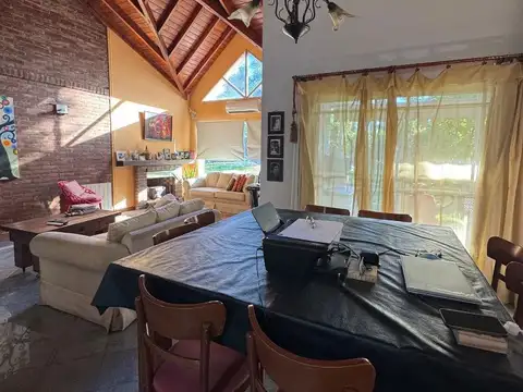Casa en Venta con 4 cocheras