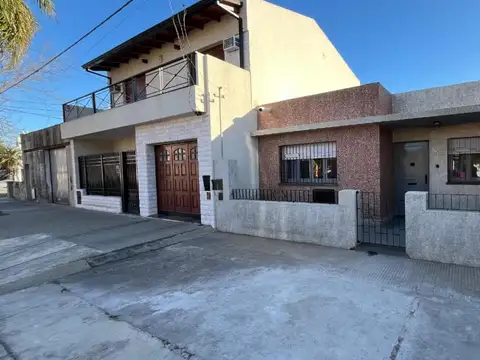Casa en venta - 2 Dormitorios 1 Baño - Azcuénaga