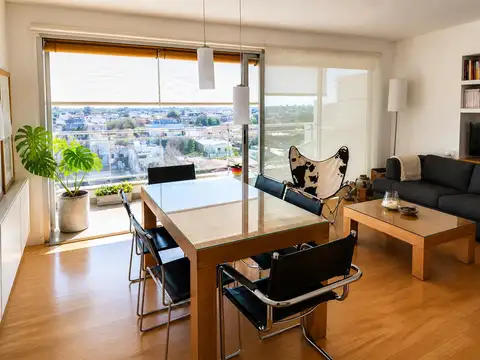 Semipiso de categoría en 43 y 15 | Dos habitaciones y balcón corrido