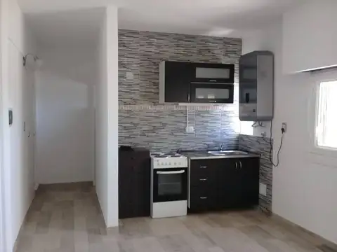 Monoambiente al lateral luminoso RECICLADO A NUEVO