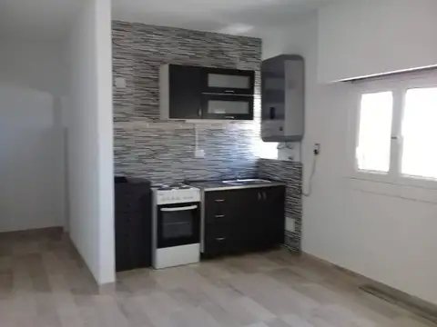 Monoambiente al lateral luminoso RECICLADO A NUEVO