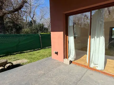 Casa en Alquiler con 2 cocheras