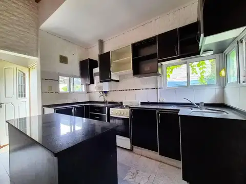 Casa 4 ambientes con 1 baño