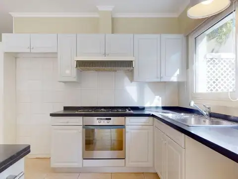 Casa en venta en Abril Club De Campo, con pileta, 4 dormitorios y quincho