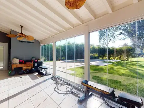Casa en venta en Abril Club De Campo, con pileta, 4 dormitorios y quincho