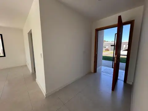 Casa 4 ambientes con 2 baños