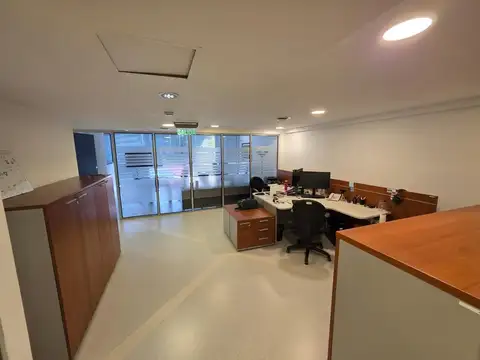 Oficina en Alquiler con 3 cocheras