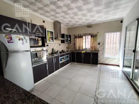 Casa 3 ambientes con 2 baños