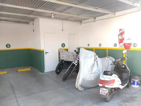 DOS LOTES R4 DONDE FUNCIONA ACTUALMENTE UNA COCHERA