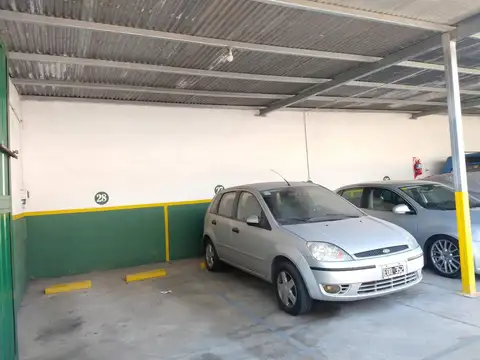 DOS LOTES R4 DONDE FUNCIONA ACTUALMENTE UNA COCHERA