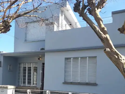 CASA EN VENTA EN BURZACO, RECICLADA A NUEVO 