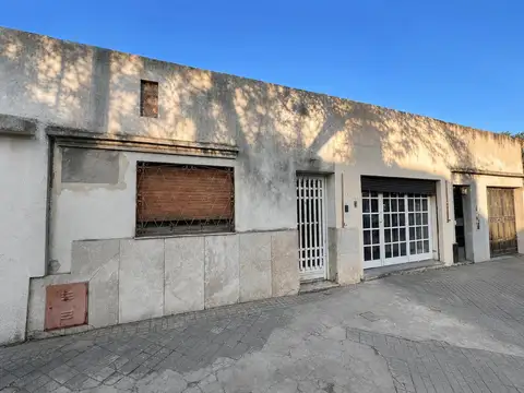 VENTA CASA A RECICLAR CON GRAN TERRENO