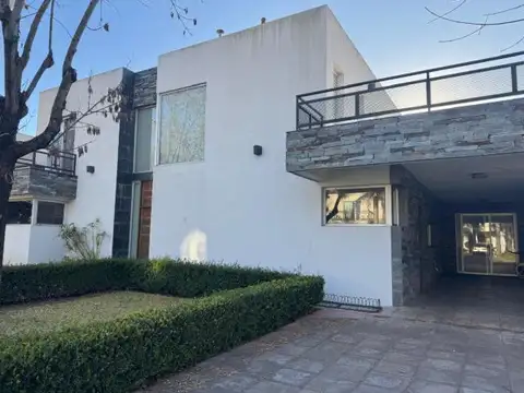 Casa en Venta de 5 dormitorios