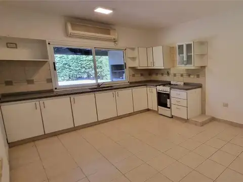 Casa en Alquiler de 4 dormitorios
