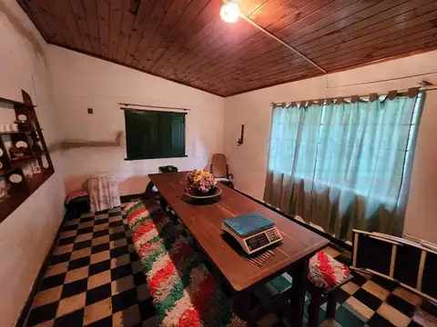 CASA QUINTA CON PILETA Y QUINCHO SOBRE 4.300 M² DE TERRENO